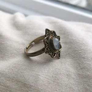 Adjustable gemstone ring